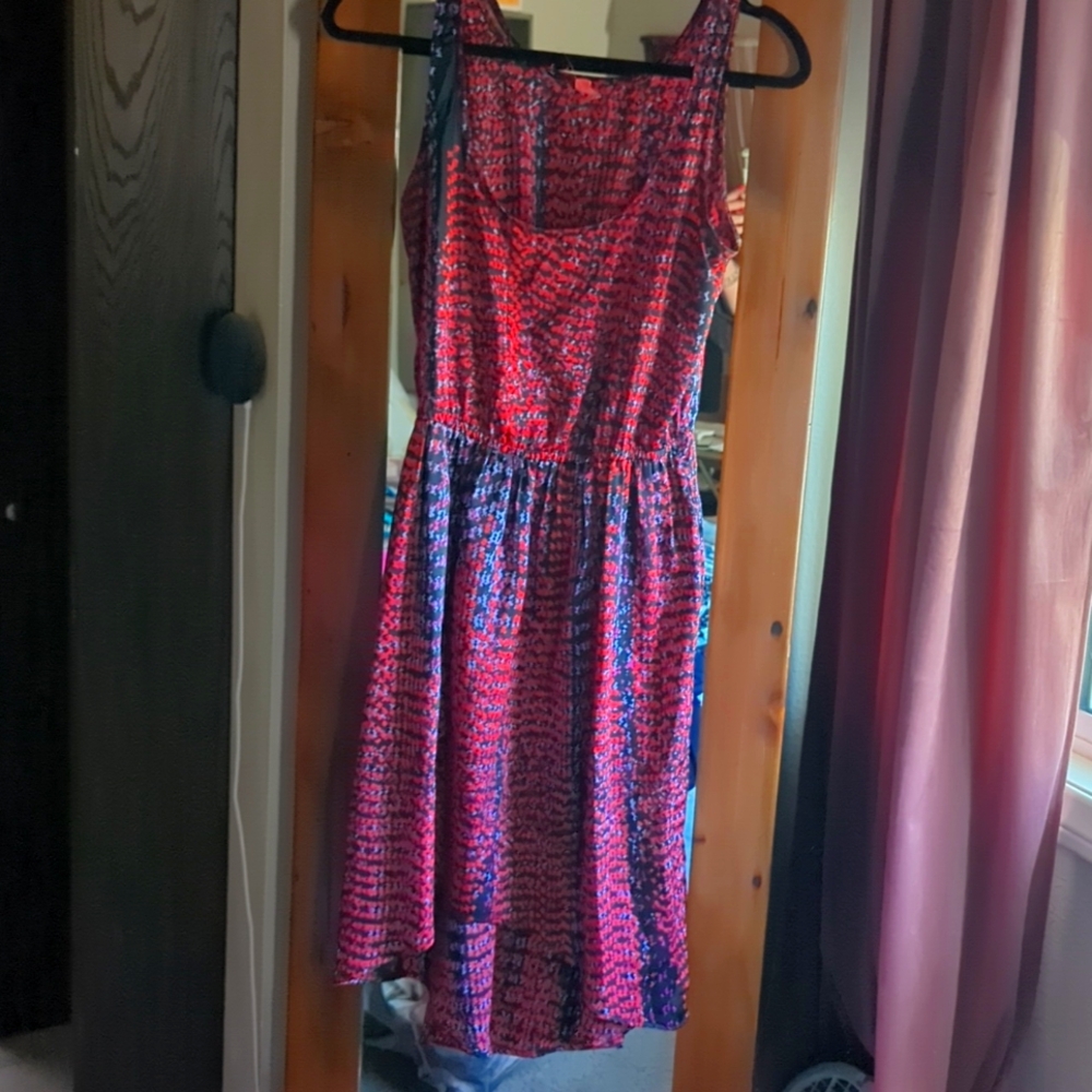 Digital print, colorful, sleeveless dress.